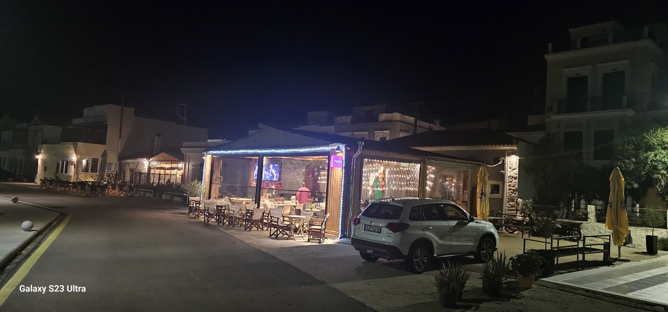 Χαλαρή ατμόσφαιρα στο καφέ μπαρ Destijl